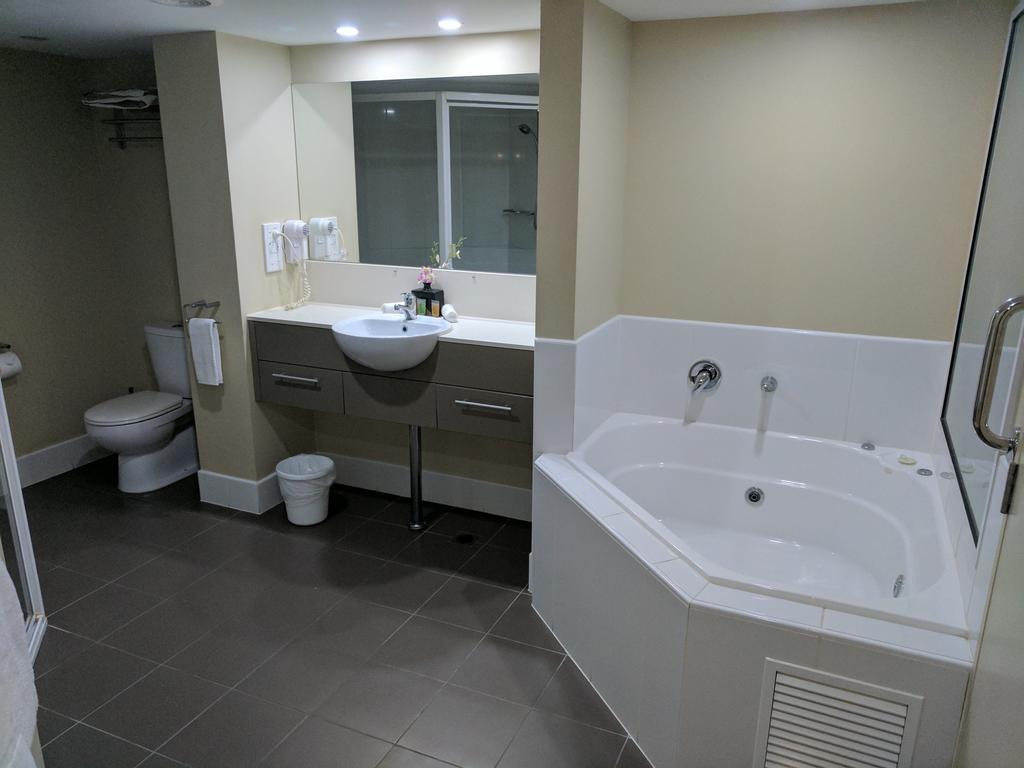 Pier 5* Urangan